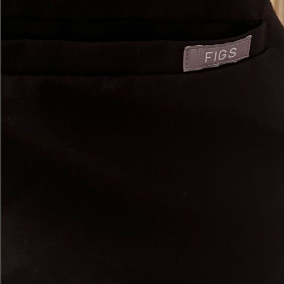 FIGS Technical collection scrub top - Picture 4 of 6